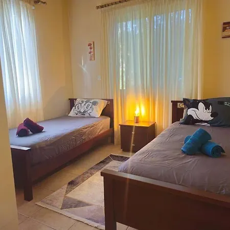 & Pool 3 Bedrooms 2 Minutes From The *