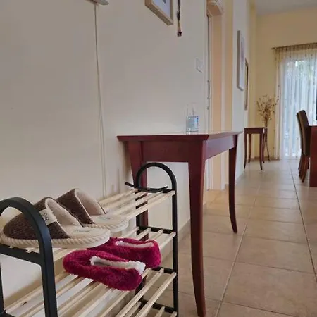 & Pool 3 Bedrooms 2 Minutes From The