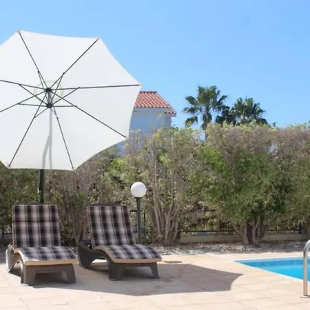 & Pool 3 Bedrooms 2 Minutes From The *