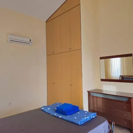 & Pool 3 Bedrooms 2 Minutes From The Villa *