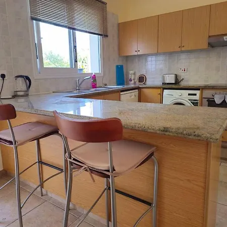 & Pool 3 Bedrooms 2 Minutes From The *