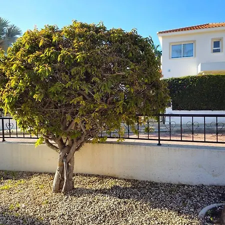& Pool 3 Bedrooms 2 Minutes From The Villa