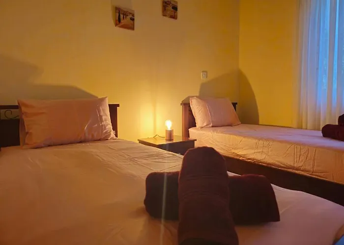 Villa & Pool 3 Bedrooms 2 Minutes From The Maa