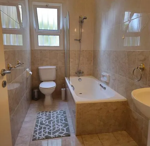 & Pool 3 Bedrooms 2 Minutes From The Villa