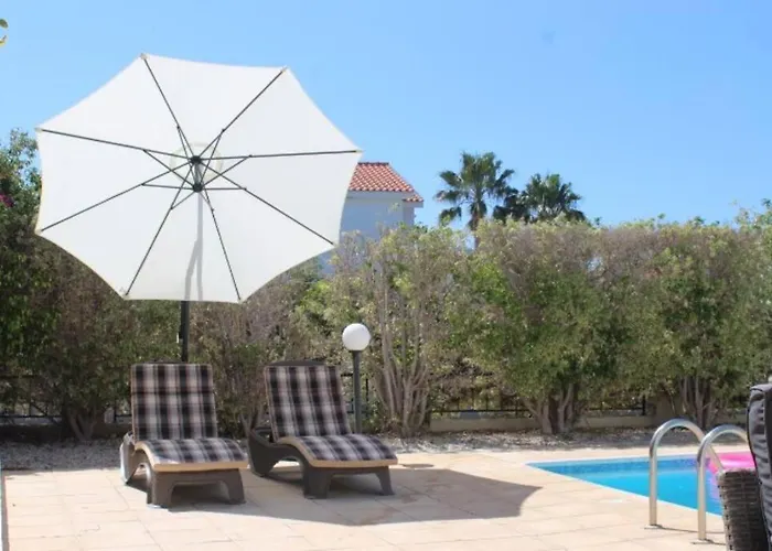 & Pool 3 Bedrooms 2 Minutes From The *