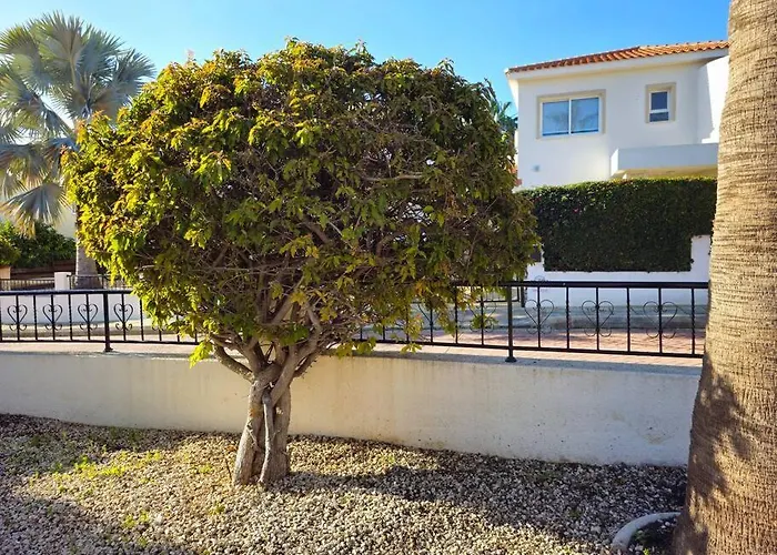 & Pool 3 Bedrooms 2 Minutes From The Villa