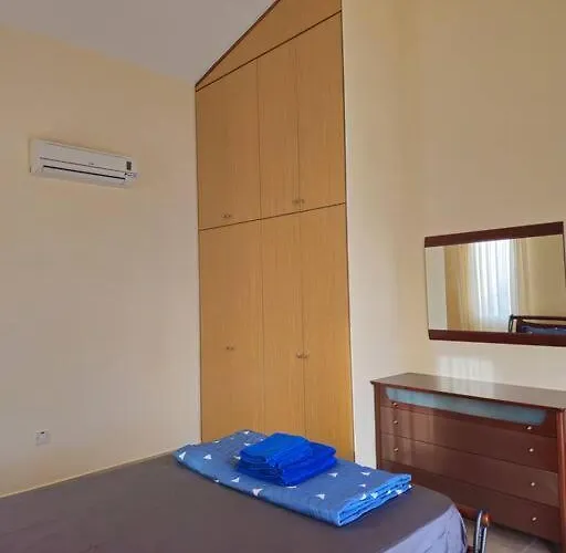 & Pool 3 Bedrooms 2 Minutes From The Villa *