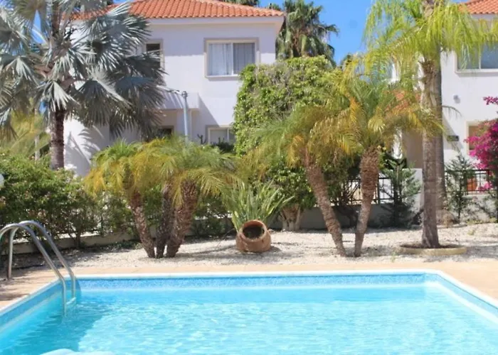 & Pool 3 Bedrooms 2 Minutes From The Villa