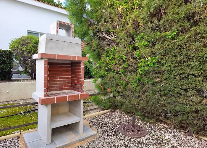 & Pool 3 Bedrooms 2 Minutes From The * Maa